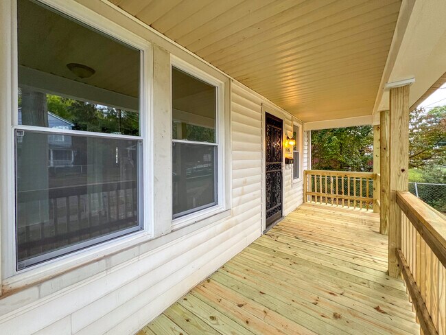 Building Photo - 1808 Fairfax Ave