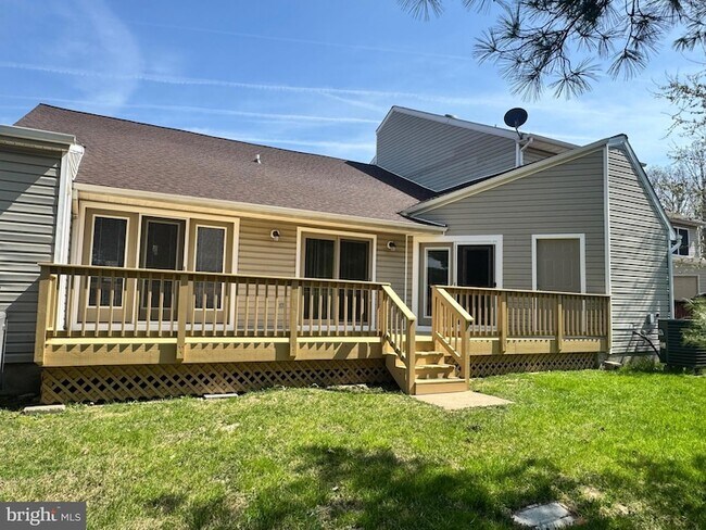 Building Photo - 8013 Bridgepointe Dr