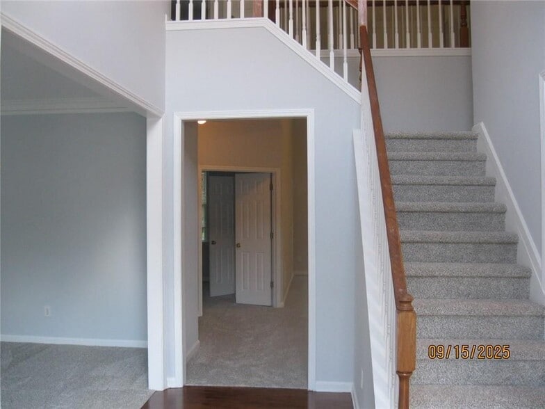 Building Photo - 1105 Wake Robin Cir SW