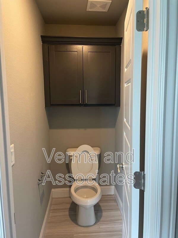 Building Photo - 1800 Sunrise Cir