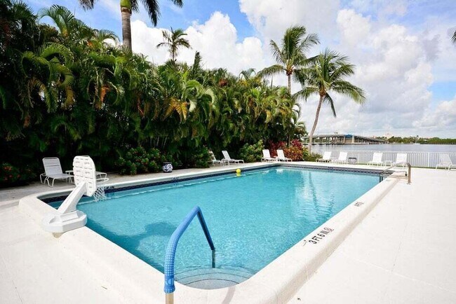 Building Photo - 2860 S Ocean Blvd
