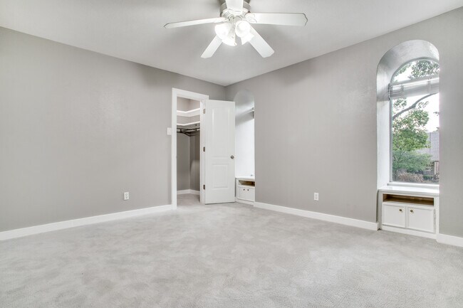 Building Photo - 9810 Crest Meadow Dr