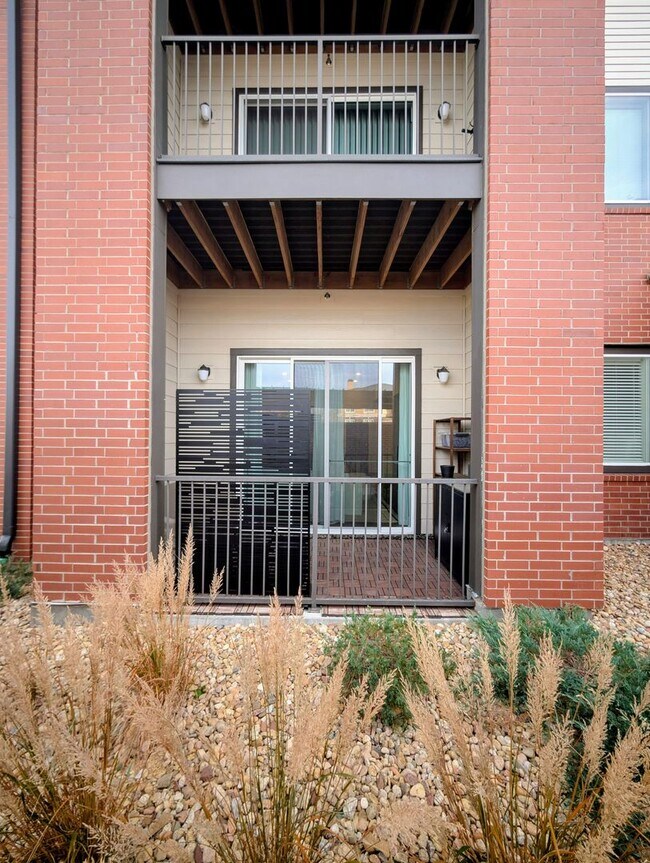 Building Photo - Long Realty & Property Management - 2 Bedroom 2 Bathroom condo in Aurora