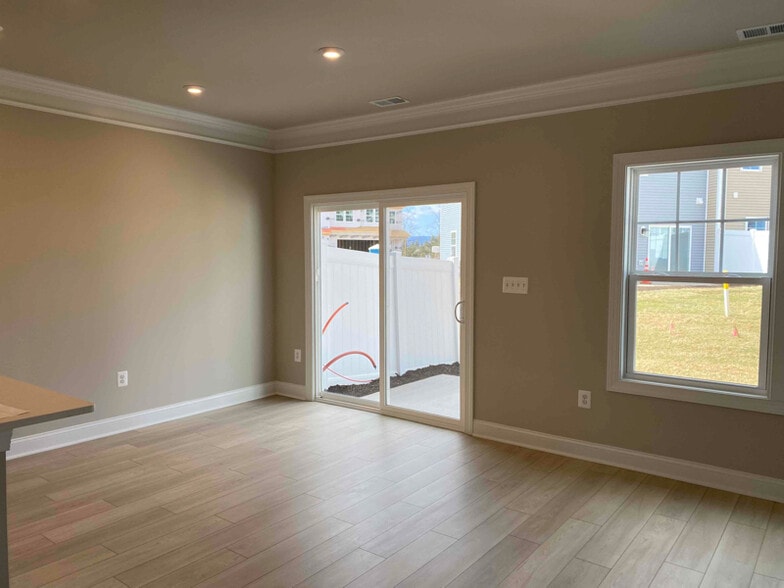 Building Photo - 209 Sunbird Ln