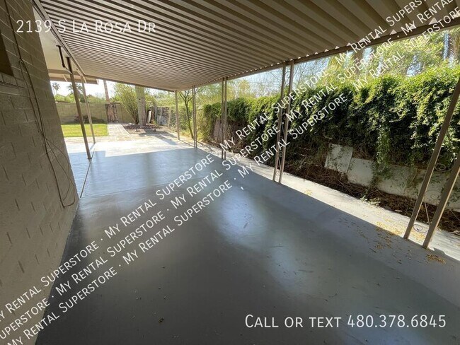 Building Photo - 2139 S La Rosa Dr