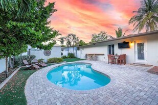 Building Photo - 1311 NE 26th Ter