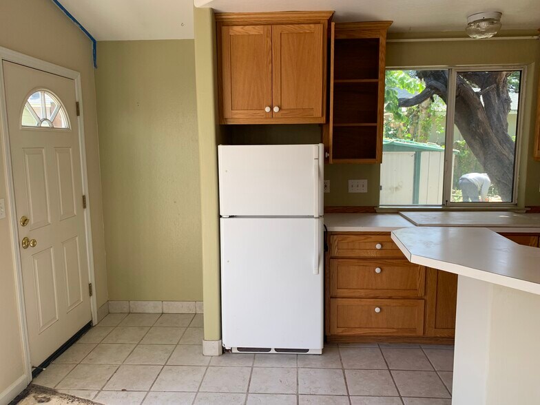 Building Photo - 415 Laurent St