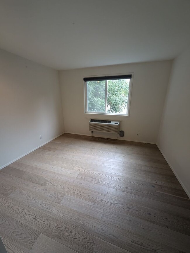 Building Photo - Capitol Hill Condo Available in June - Two Bedroom, High Floor Unit w/ A/C