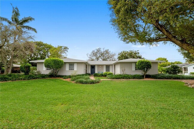 Building Photo - Beautiful home in quiet neighborhood