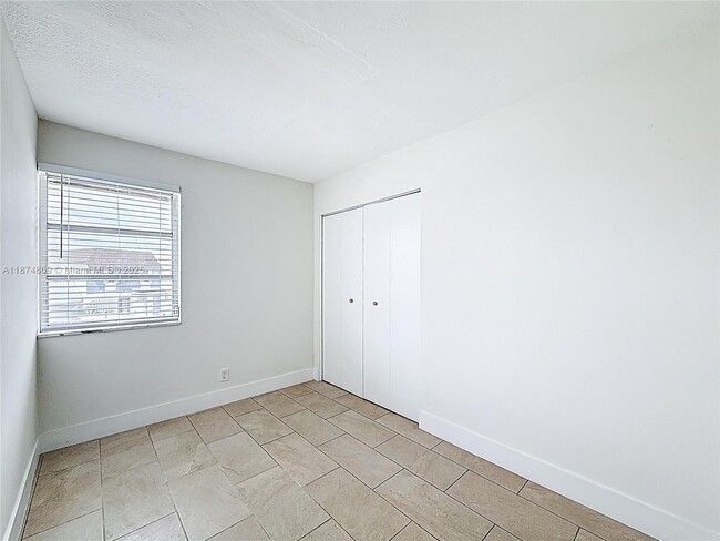 Building Photo - 1379 Seaview