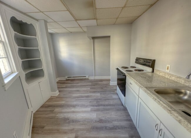 Building Photo - 321 W Broad St