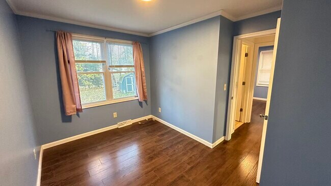 Building Photo - 324 Fuller Rd