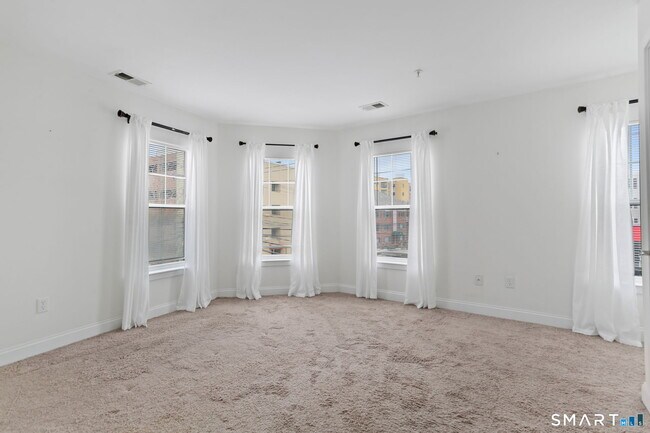 Building Photo - 947 Hope St