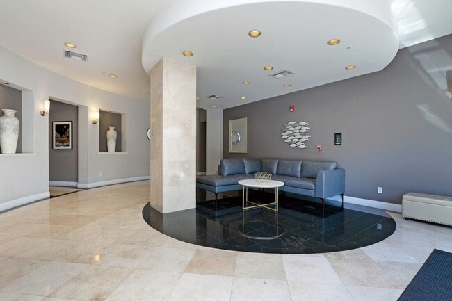 Building Photo - 2 bedroom with flex office space near Convention Center Downtown!