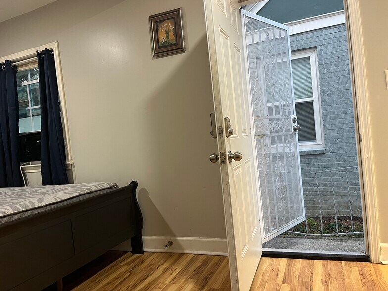 Building Photo - 761 Kennolia Dr SW