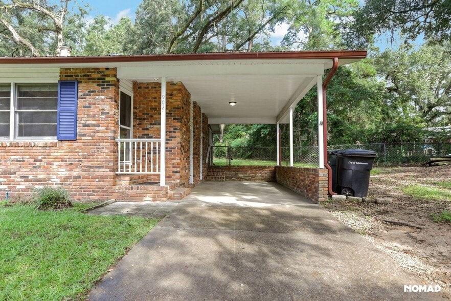 Building Photo - 902 Maplewood Ave
