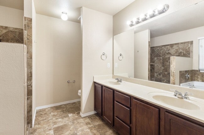 Building Photo - 207 Black Walnut Ct
