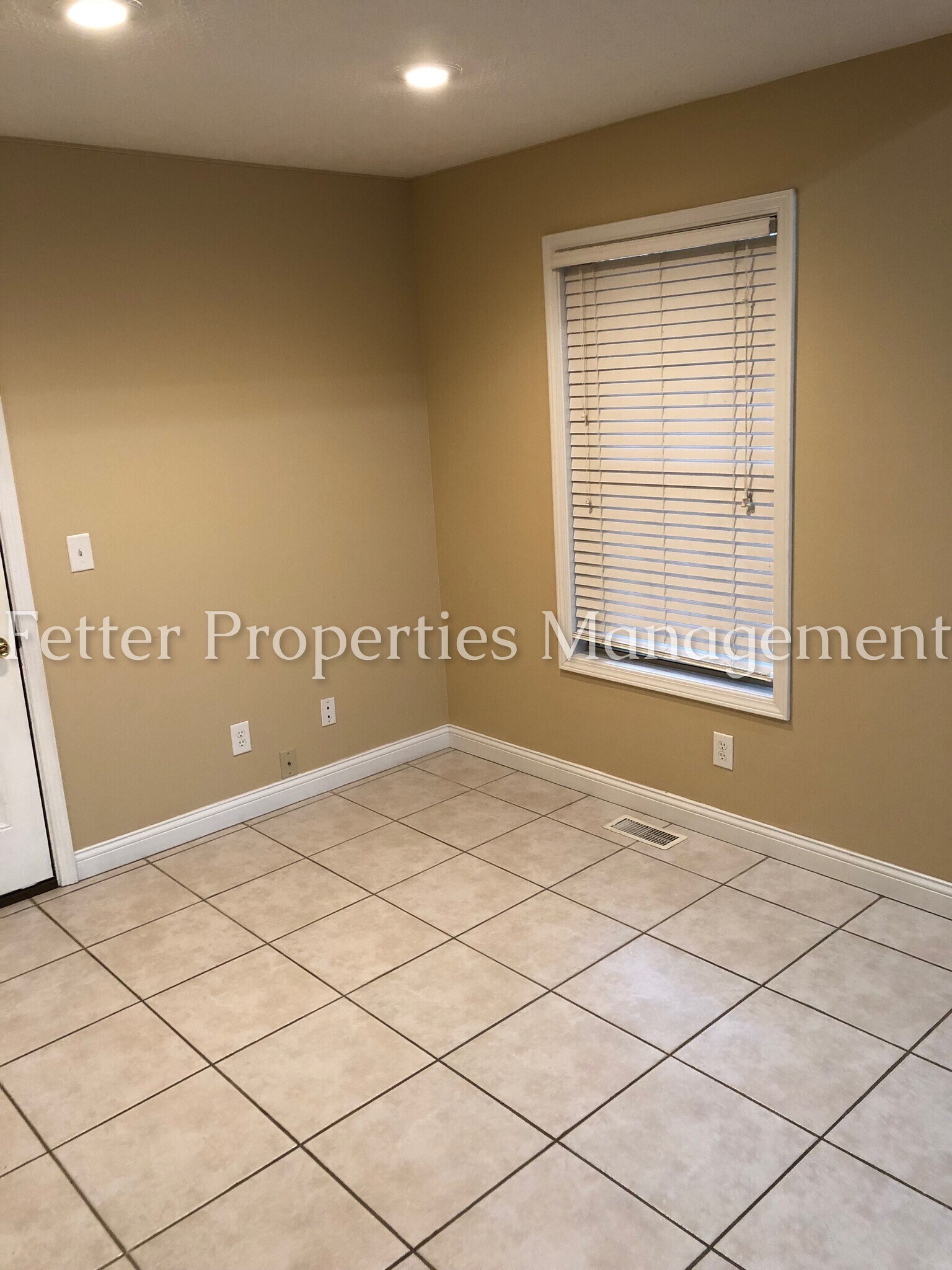 Building Photo - 10599 Tecumseh Dr