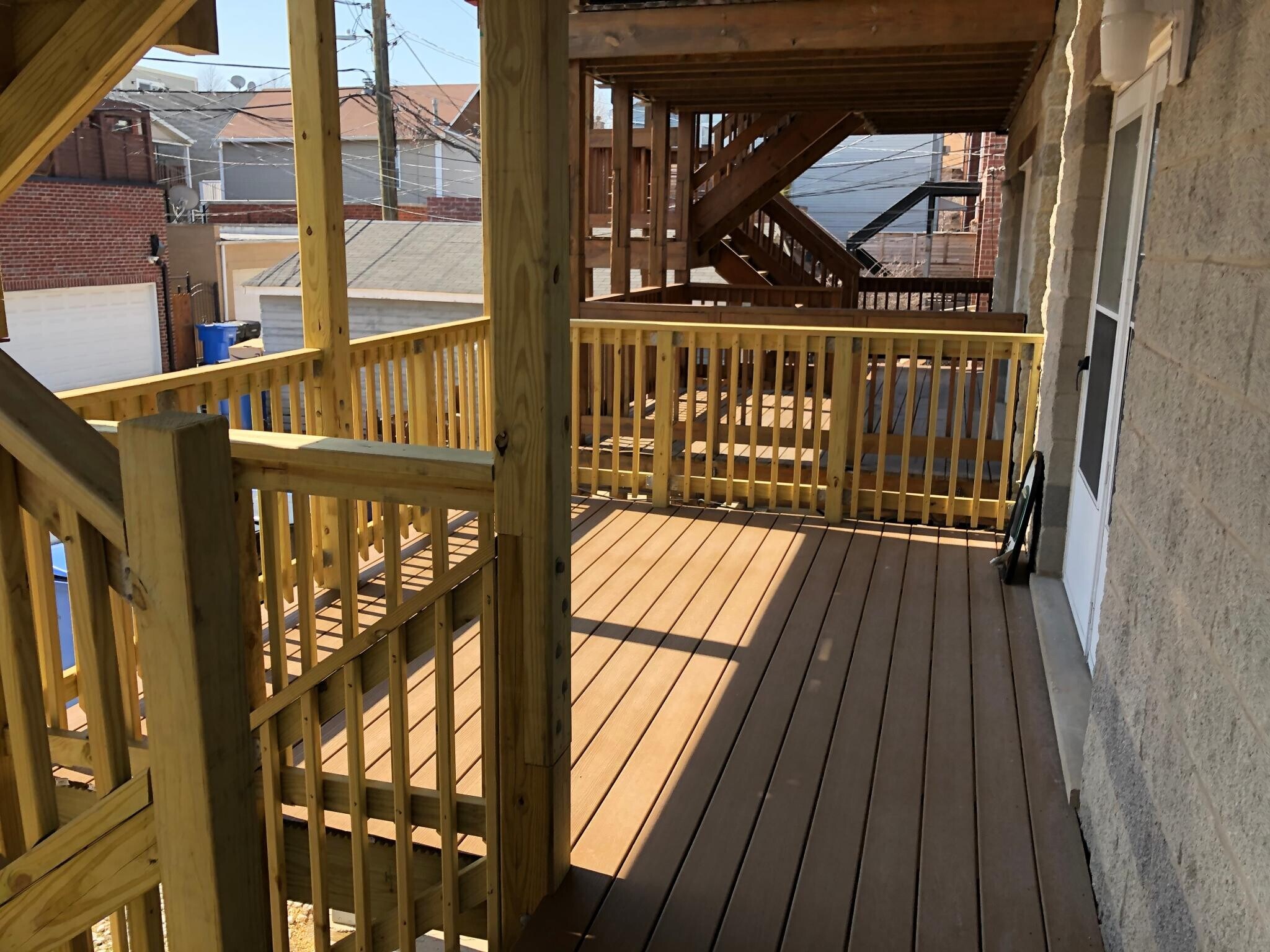 Deck - 1225 W Roscoe St