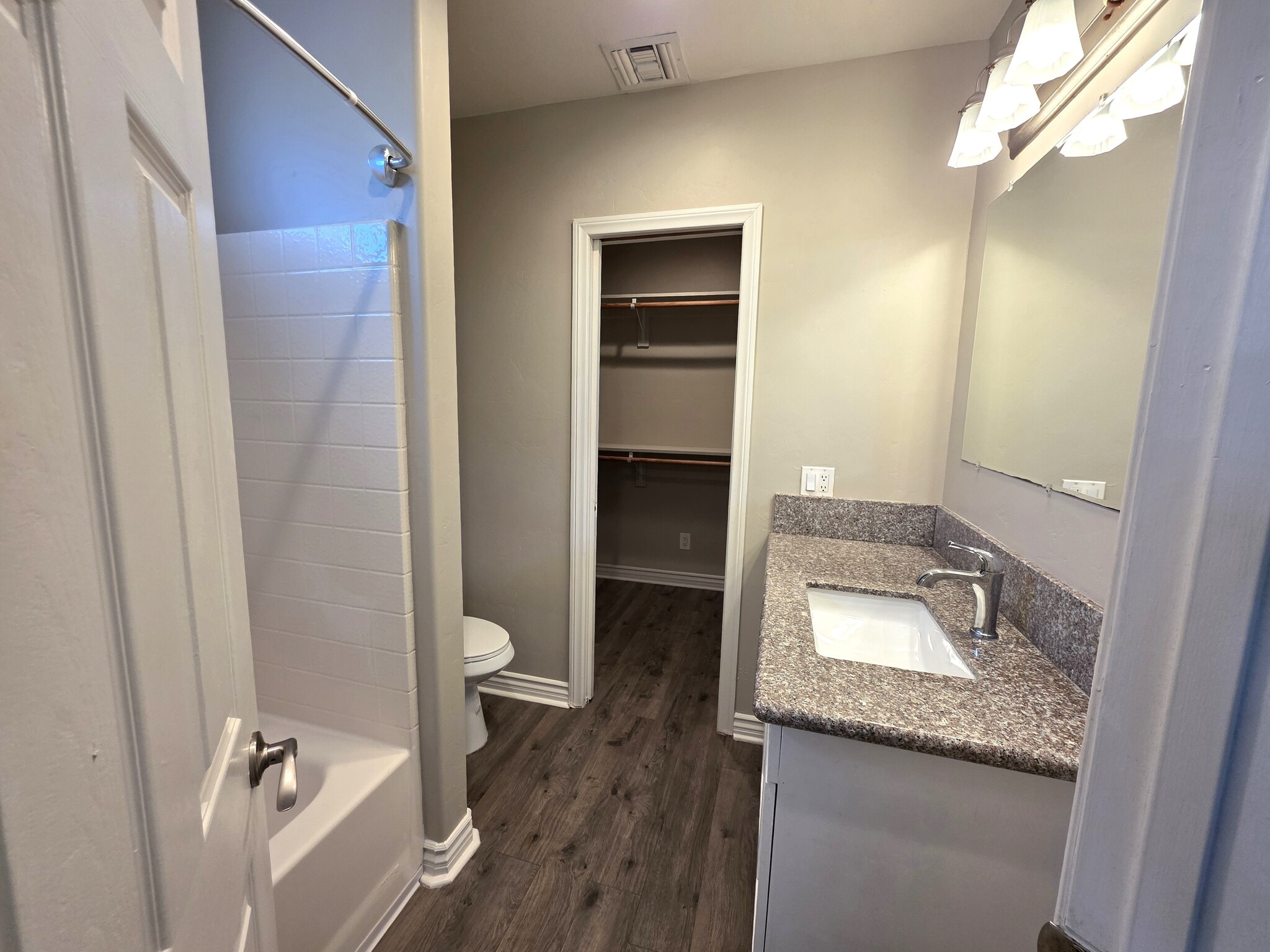 Building Photo - 2404 Morningside St