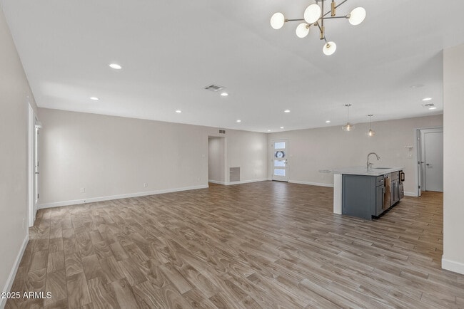 Building Photo - 5247 N 8th Pl