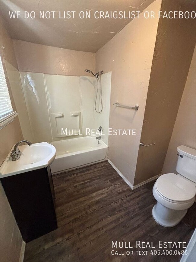 Building Photo - 412 S Evans Ave