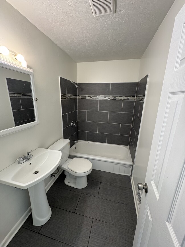 Building Photo - 4022 N 42nd St
