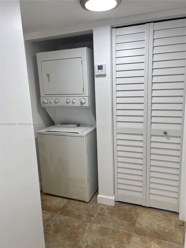 Building Photo - 10630 SW 157th Ct