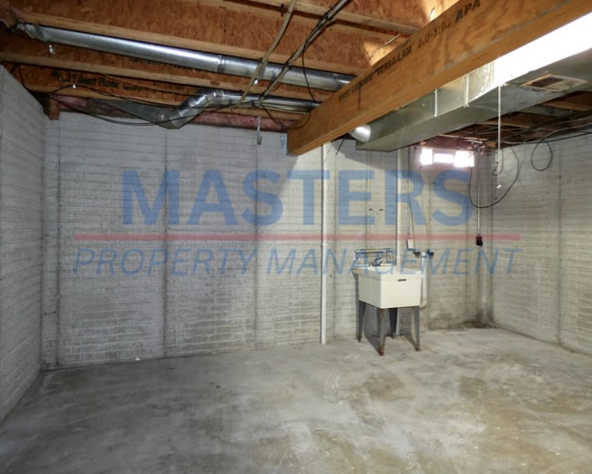 Building Photo - 4 Bed | 1.5 Bath | Spacious Rental Home