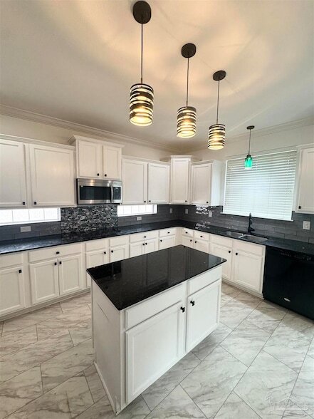 Building Photo - 872 Solimar Way