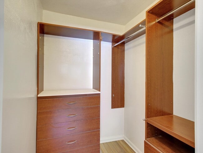 Building Photo - 203 S Stanley Dr