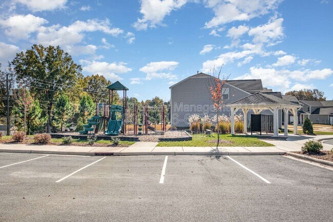 Building Photo - 10749 Adair Wds Dr