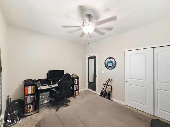 Building Photo - 12805 Kingsbury Ave