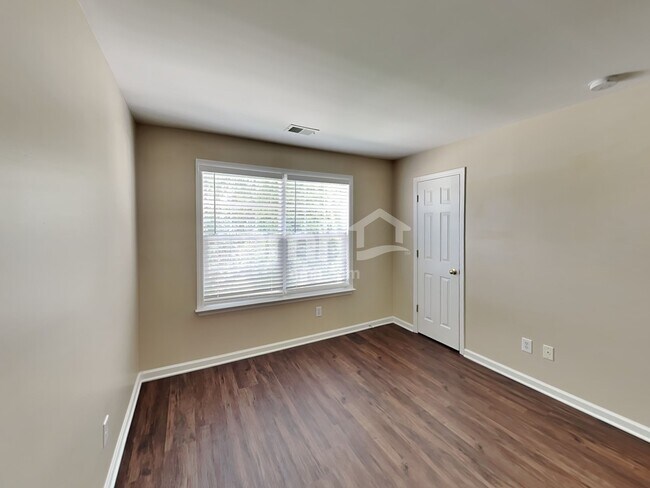 Building Photo - 1542 Cardinal Ln