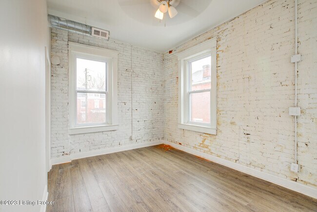 Building Photo - 1105 S 1st St