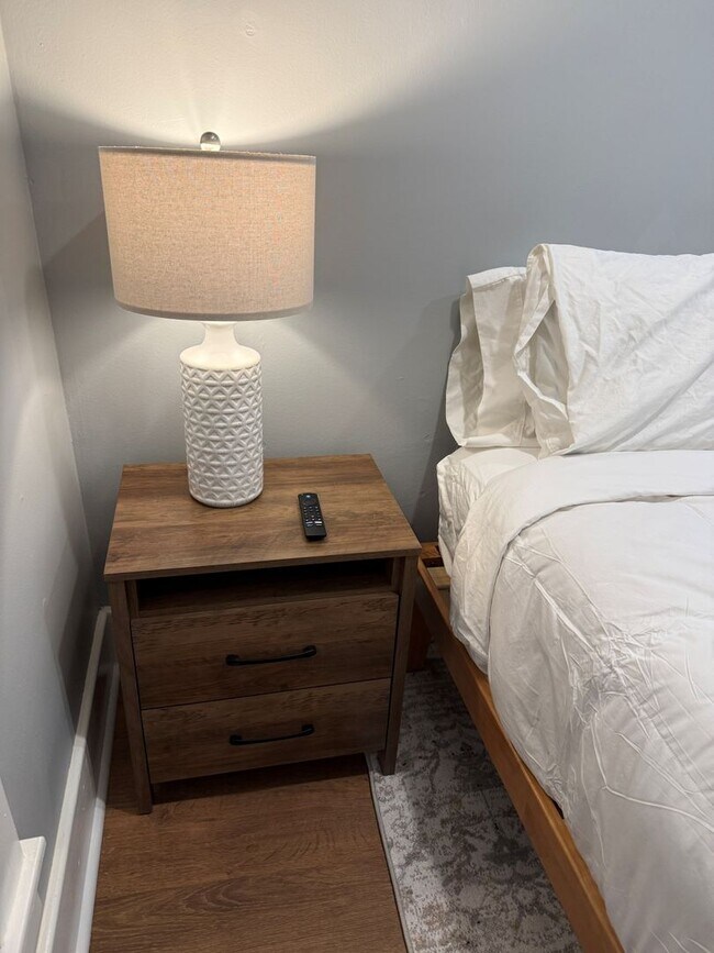 Building Photo - 1515 1/2 S Carson Ave