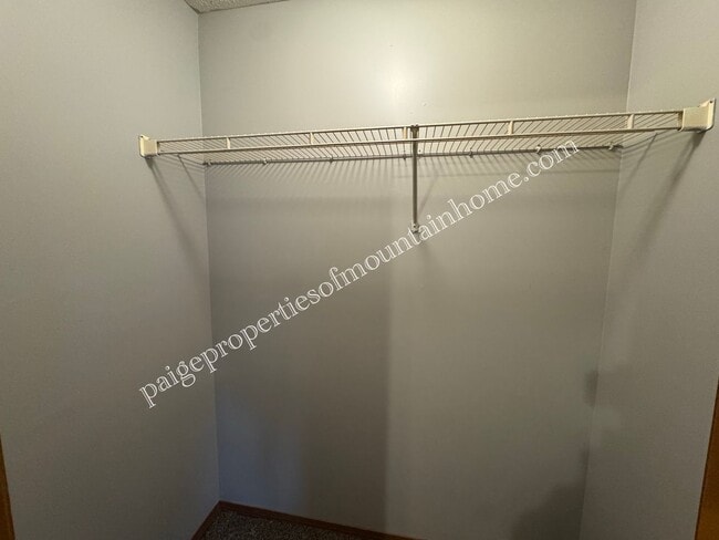 Building Photo - 406 S 3rd St