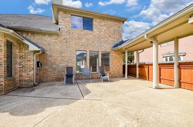 Building Photo - 5615 Bent Arbor Ln