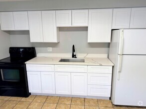 Building Photo - Two-Bedroom Apartment in South Salt Lake!