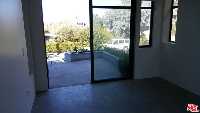 Building Photo - 581 Agate St