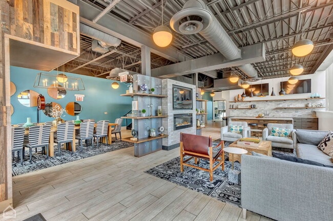 Building Photo - 650 W Wayman St