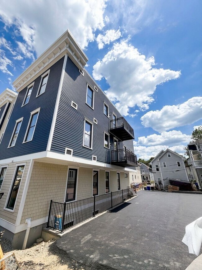 Building Photo - 841 Columbia Rd