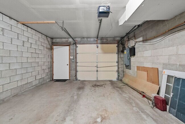 Building Photo - 311 10th St
