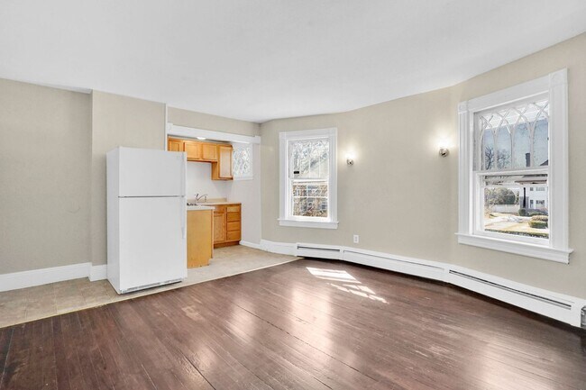 Building Photo - 3 Sumner Ave