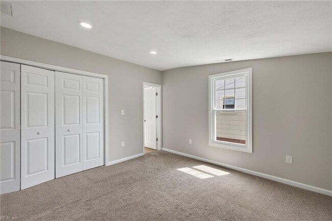 Building Photo - 31 Greenbrier Rd