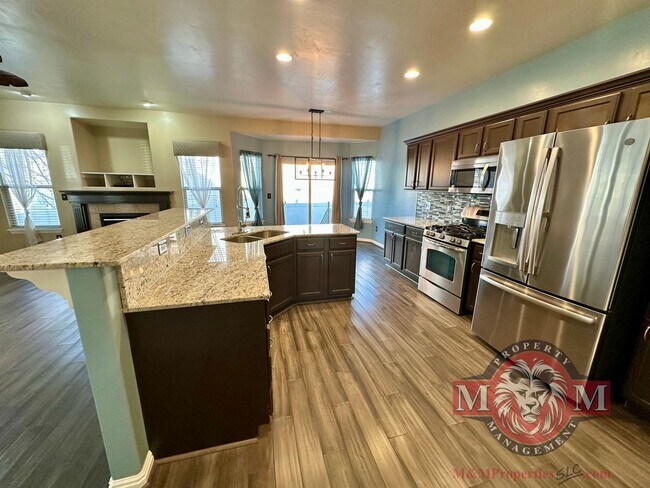 Building Photo - 3 Bd 3.5 Bath Model Like Townhome in Riverton