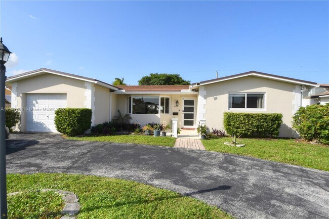 Building Photo - 609 S Crescent Dr