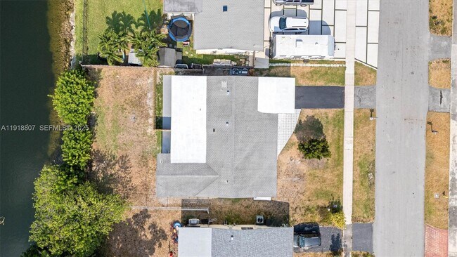 Building Photo - 9720 NW 24th Pl