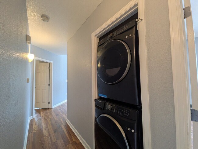 Building Photo - 1049 S Walden Way