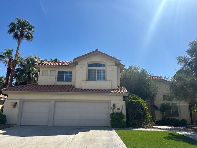 Building Photo - Pool Home in Gated Community